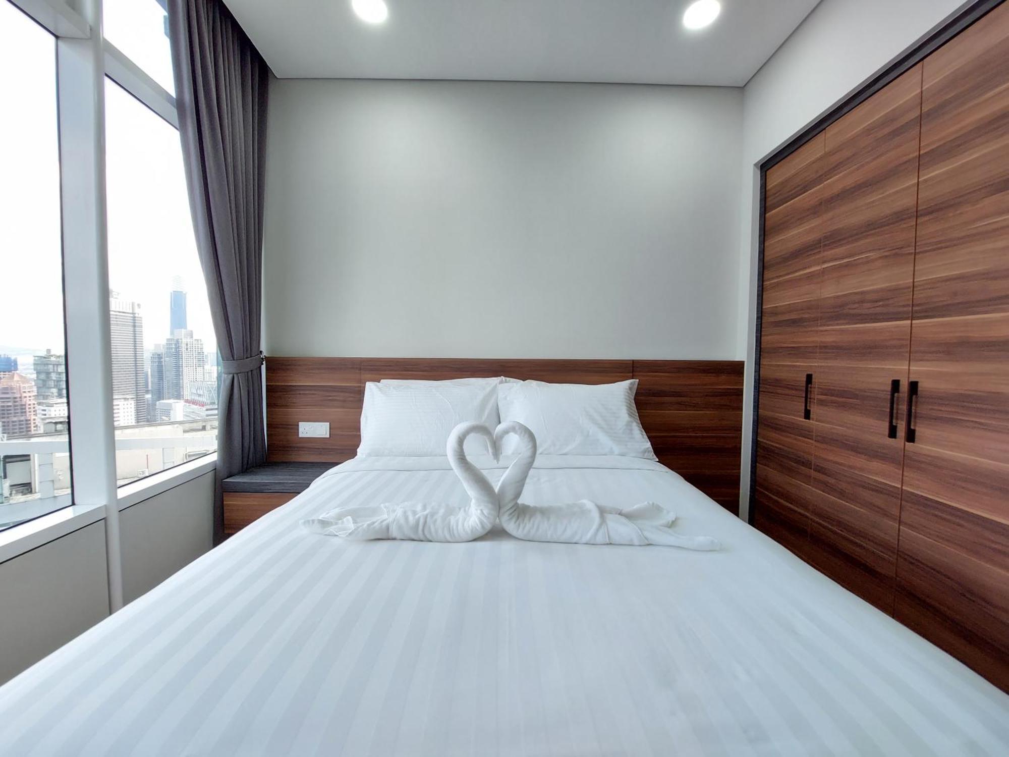 Sky Suites With Klcc Twin Tower View By Irent365 Kuala Lumpur Room photo
